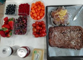 Alumnos traen un aperitivo a clase